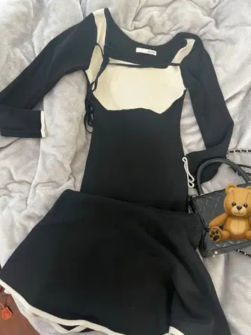 이번 시즌 코사지 니트 원피스 royalparty