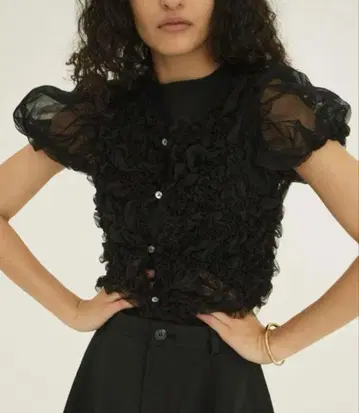 CLANE TULLE VEST LAYERED TOPS 1