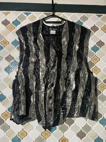 ISSEY MIYAKE 주름 가공 스트라이프 베스트