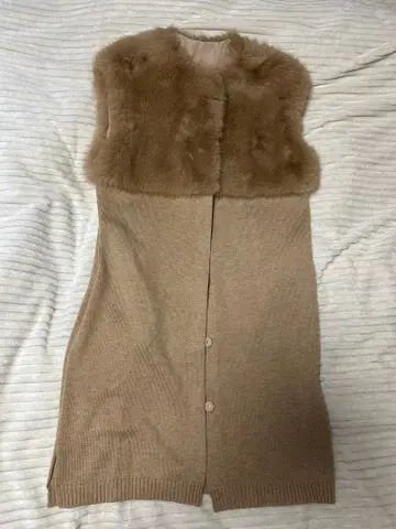 퍼 달린 베이지 니트 베스트 donna spicco