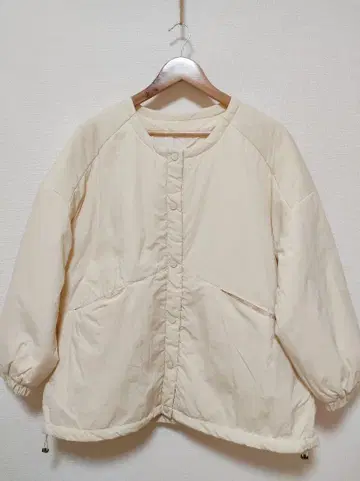 크림색 퀼팅 자켓