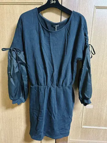 rienda 절개 맨투맨 원피스