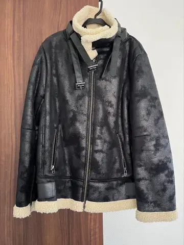 GYDA 블랙 무스탕 코트