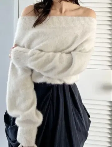 SNIDEL 폭스 알파카 오프숄더 풀오버 아이보리