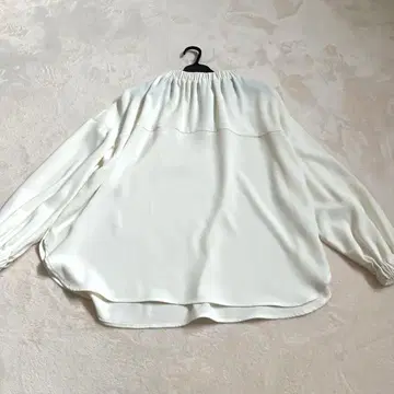 화이트 긴팔 블라우스 사이즈 38 RADIATE