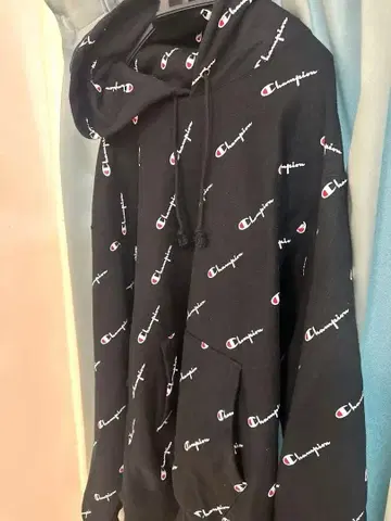 초레어 Champion 로고 프린트 후드티 블랙 새상품급