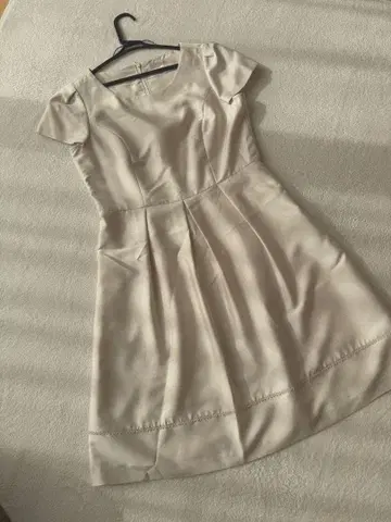 도쿄 소와르 Rifanne 베이지 반팔 A라인 원피스 13호