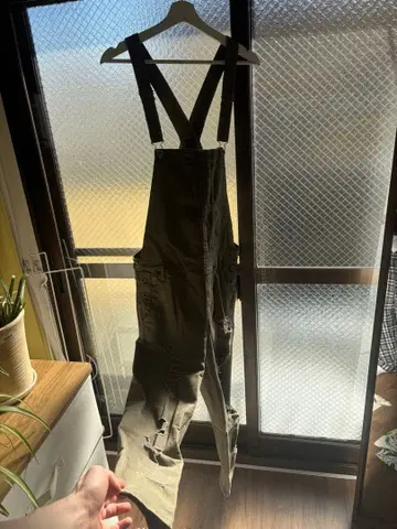 올리브색 서스펜더 오버롤