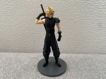FINAL FANTASY VII REMAKE 클라우드 피규어