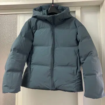 새상품급 UNIQLO 심리스 다운 자켓 S