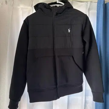 블랙 후드 부착 맨투맨 자켓