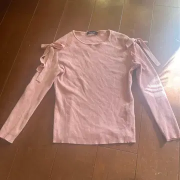 rene 리본 포함 핑크 긴팔 니트 오픈 숄더