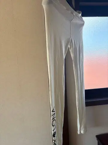 마크앤로나 M 여성 레깅스 화이트