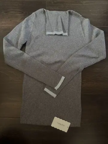 로지몬스터 바이컬러 하이넥 니트