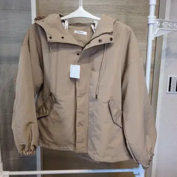 미사용 INGNI 후드 부착 베이지 자켓