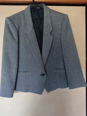 그레이 계열 테일러드 자켓 폴리에스테르 100%