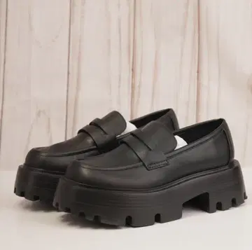 새상품급 STEVE MADDEN Mad Love 탱크 밑창 로퍼 7.5