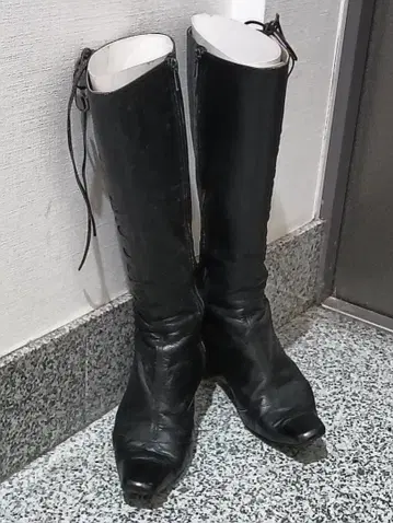 스트로베리 필드 블랙 롱 부츠 22.5