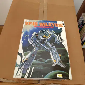 마크로스 VF-1 S 발키리 1:72 스케일 프라모델