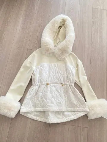 새상품 퀼트 절개 후드 탑