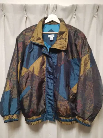 멀티 컬러 자켓 기하학 패턴