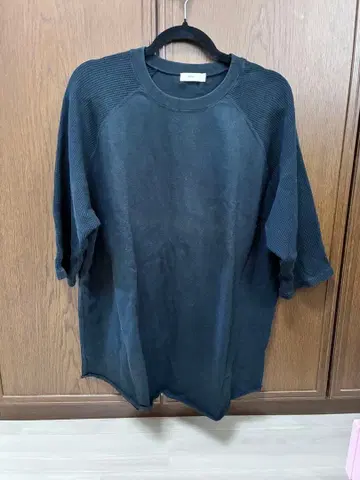 PHIGVEL 블랙 래글런 슬리브