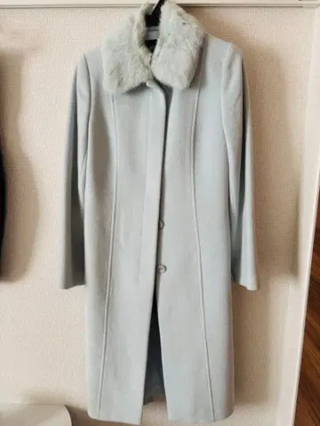 라이트 블루 퍼 옷깃 롱 코트