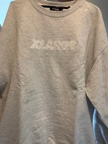 XLARGE 그레이 자수 로고 트레이닝복