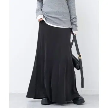 EVERYDAY I LIKE. 2023 Cu/R 맥시 스커트 블랙