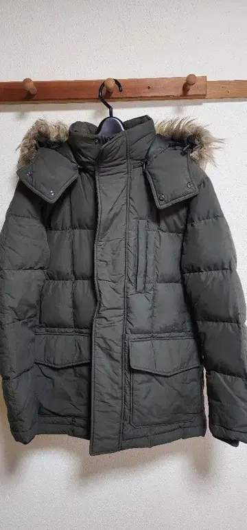 기간 한정 올리브 그린 후드 부착 다운 자켓 코트 S