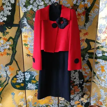 빨간색과 검은색 플라워 모티브 포함 세트