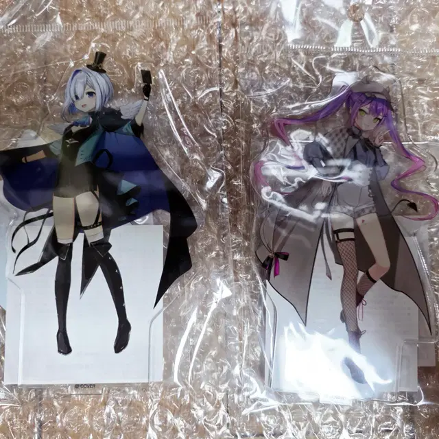 홀로라이브 탐정과 괴도 토와, 카나타 아크릴 스탠드 팝니다