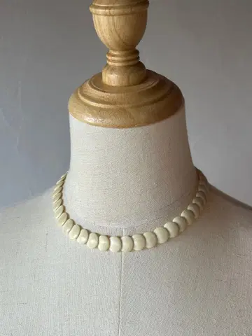 아이보리 비즈 목걸이 초커 타입 천연 소재 43cm