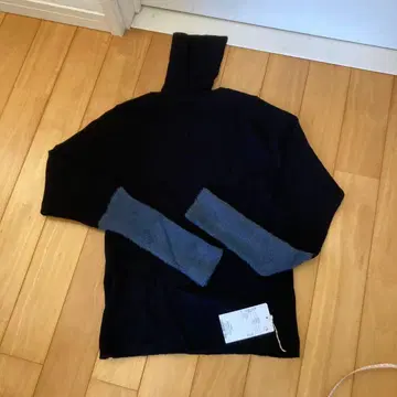 부즈루드 블랙 터틀넥 니트 스웨터