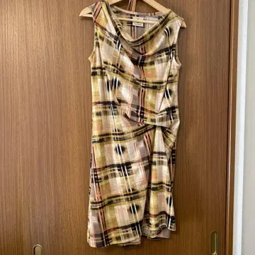 슬리브리스 무릎 기장 원피스 체크 무늬 안감 부착