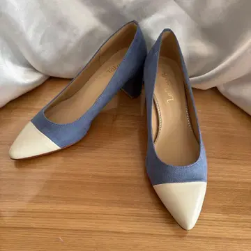 [새상품급] 루탈론 파랑과 화이트의 스틸레토 펌프스 24cm