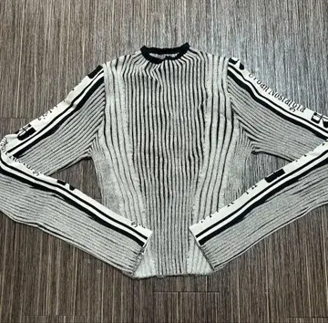 EVRIS 로고 라인 터틀 니트탑