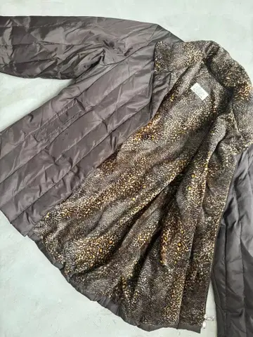KRIZIA 브라운 레오파드 무늬 내부 다운 자켓