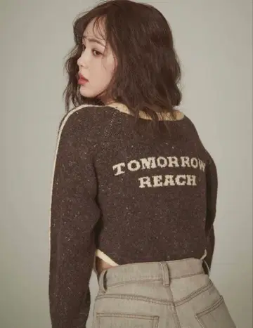 CALNAMUR 백 로고 자카드 유니폼 바디수트 니트 상의