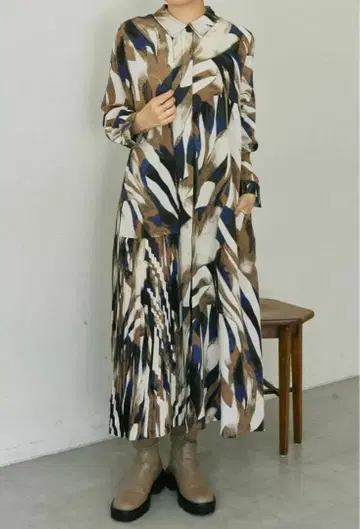 ear PAPILLONNER(이아 파피요네) 카라 부착 플리츠 원피스