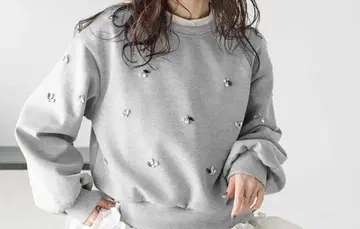 비즈 장식 그레이 맨투맨