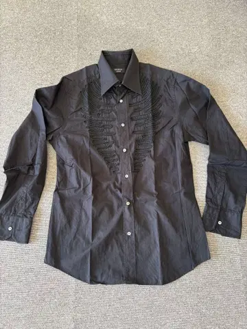 EPoca 사이즈 48 블랙 자수 긴팔 셔츠