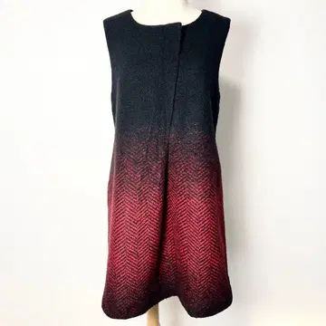 새상품급 MANO MANO 울 헤링본 무늬 슬리브리스 원피스 40