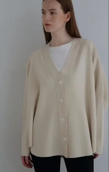 새상품급 LE PHIL 루필 오버 사이즈 라운드 헴 가디건 베이지