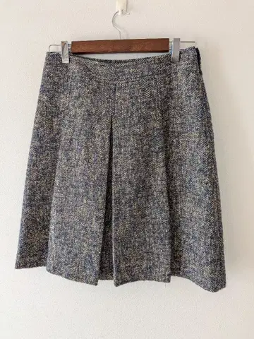 네이비와 베이지 트위드 스커트