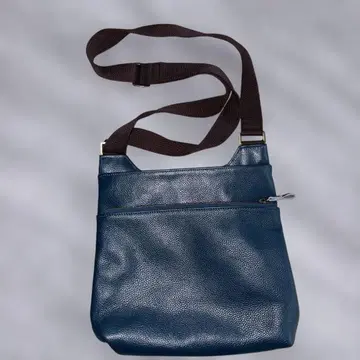 다크 블루 가죽 숄더백