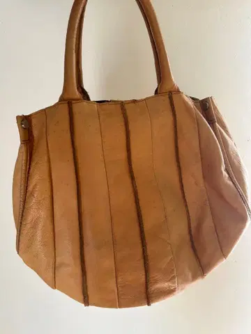 Bejoueld 카멜 컬러 가죽 핸드백