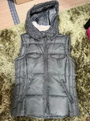 ZARA 후드 부착 다운 베스트 그레이