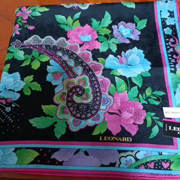 LEONARD 꽃무늬 페이즐리 스카프 58 x 58 - 택, 씰 포함