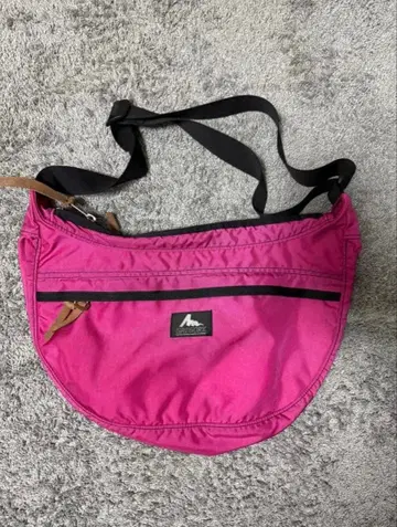 [ 새상품급 ] 그레고리 구형 로고 숄더백